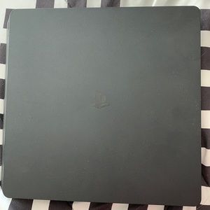 I am selling a Ps4